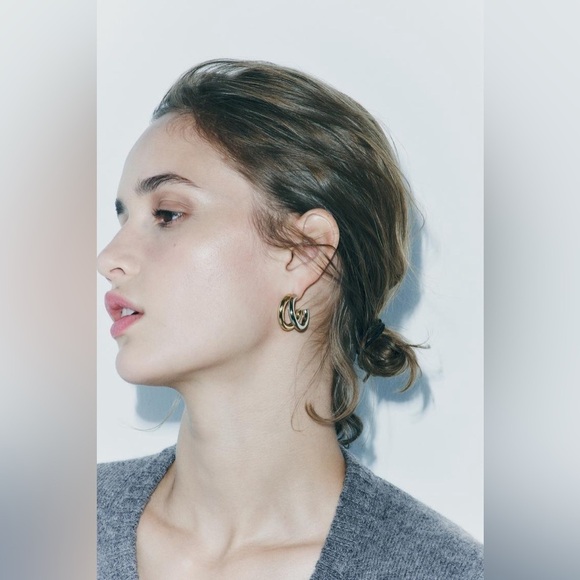 Zara double hoop earring NWT ✨✨🔥🔥 Classy & Elegant - Picture 5 of 11